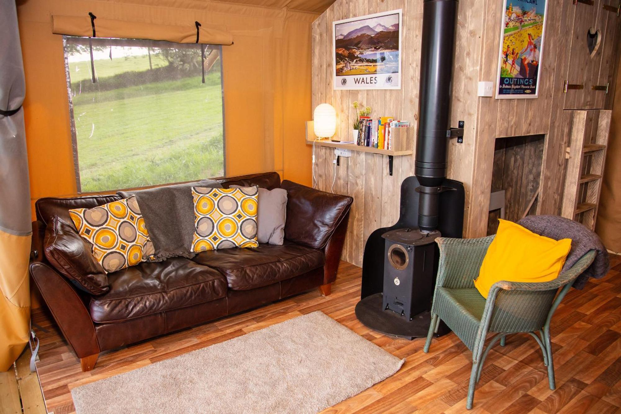 Under The Oak Glamping Hotell Caerphilly Exteriör bild