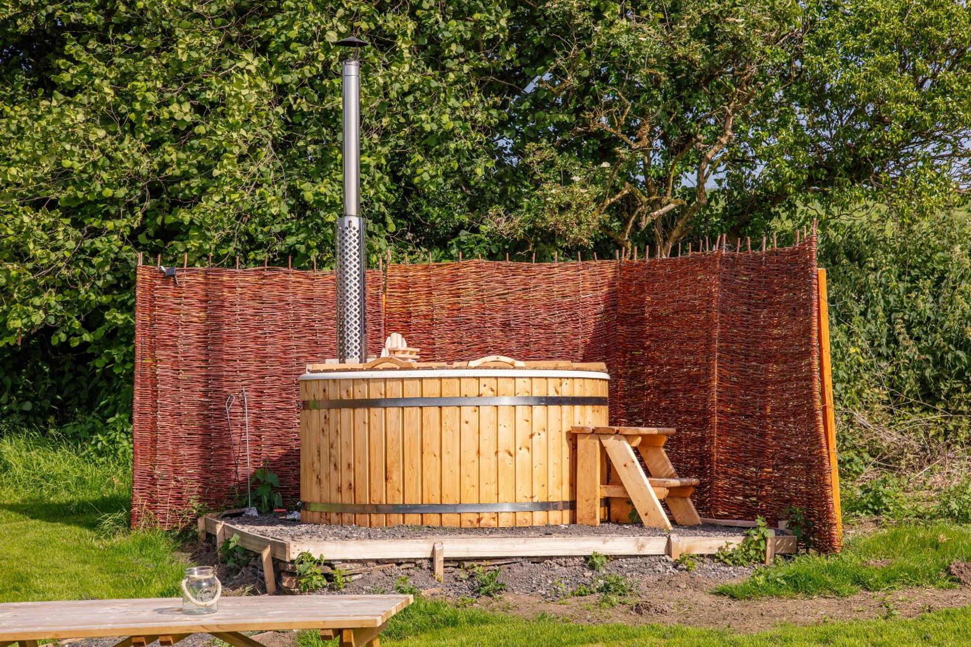 Under The Oak Glamping Hotell Caerphilly Exteriör bild