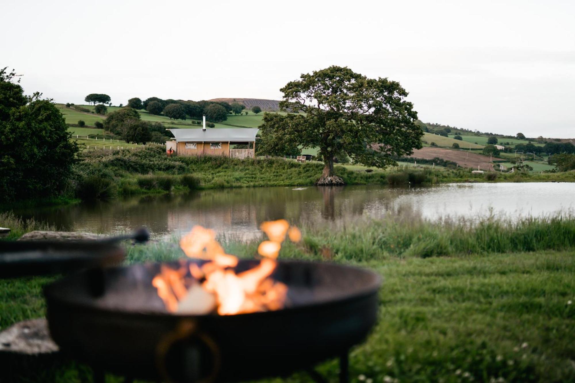 Under The Oak Glamping Hotell Caerphilly Exteriör bild