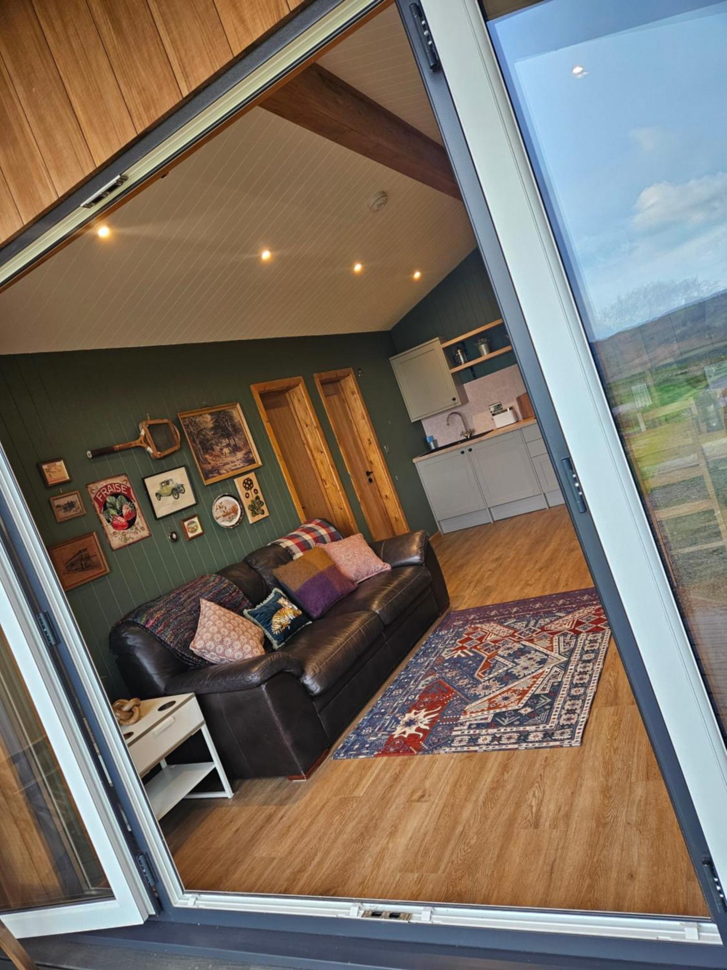 Under The Oak Glamping Hotell Caerphilly Exteriör bild