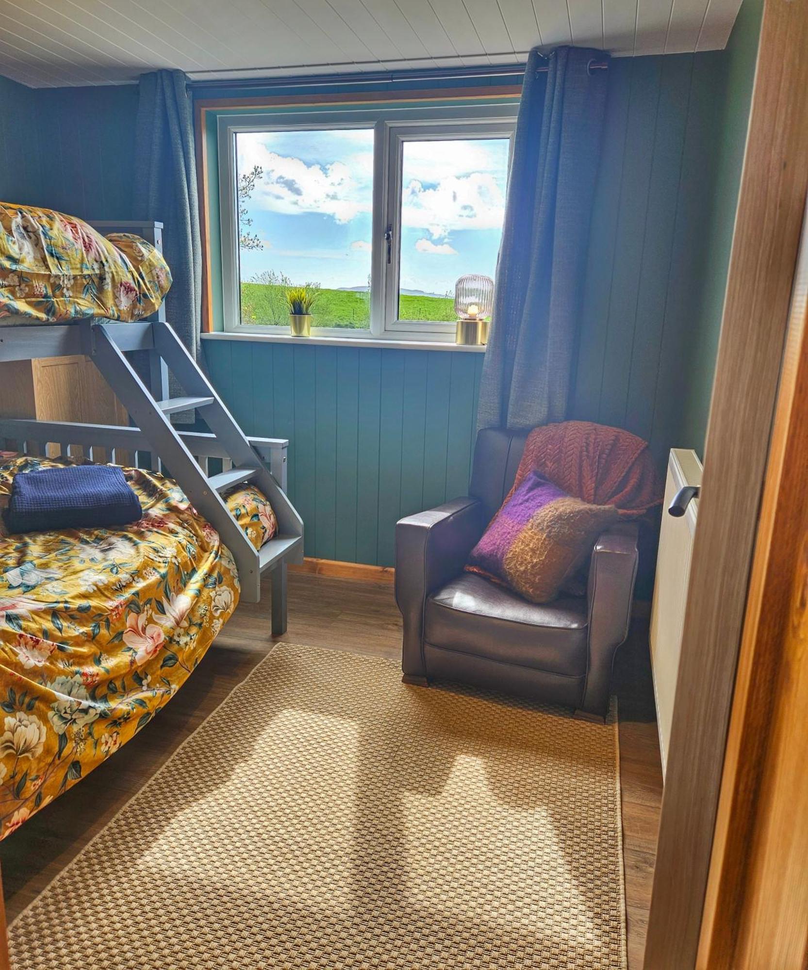 Under The Oak Glamping Hotell Caerphilly Exteriör bild